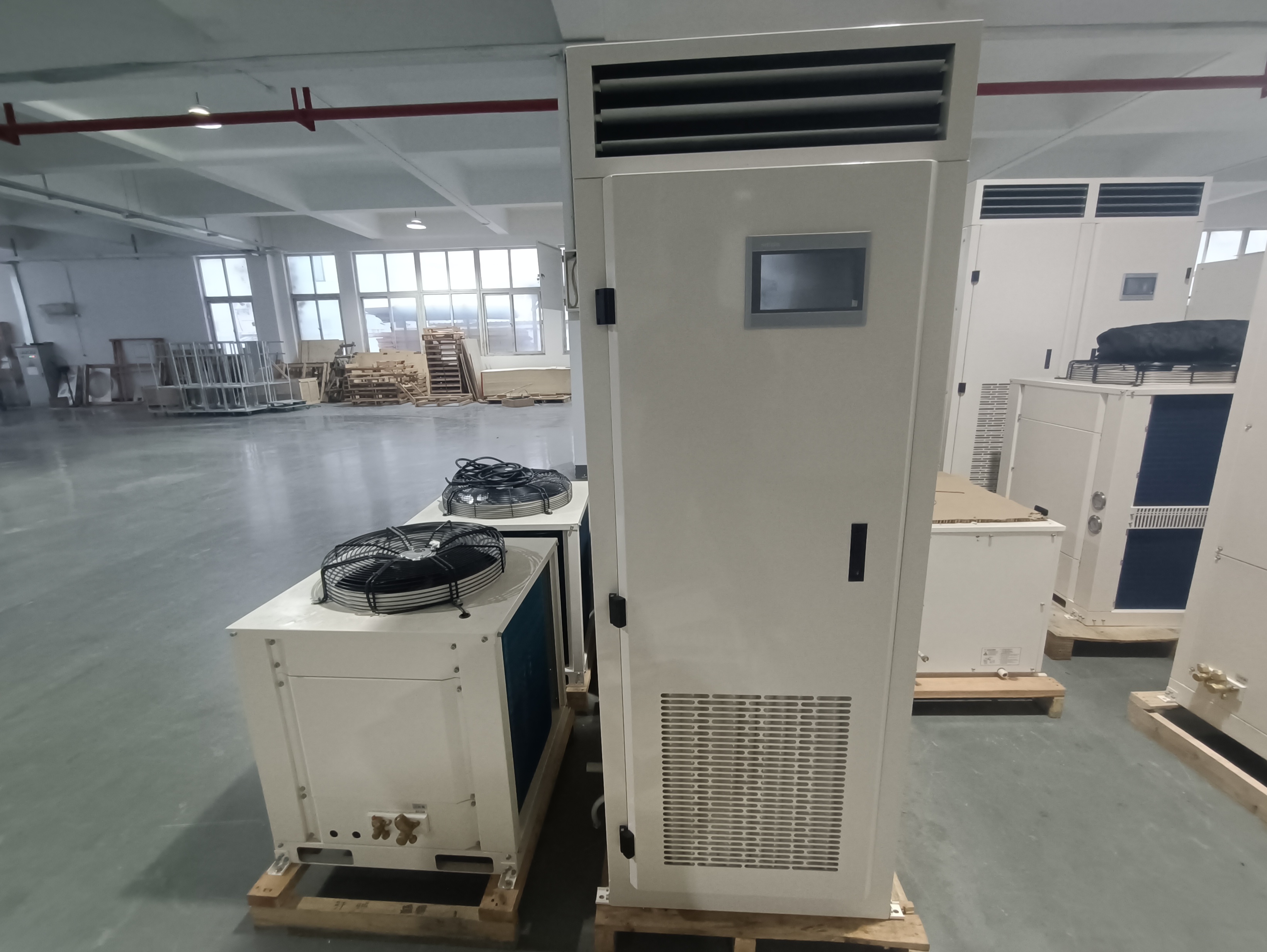 High-precision constant temperature and humidity air conditioner