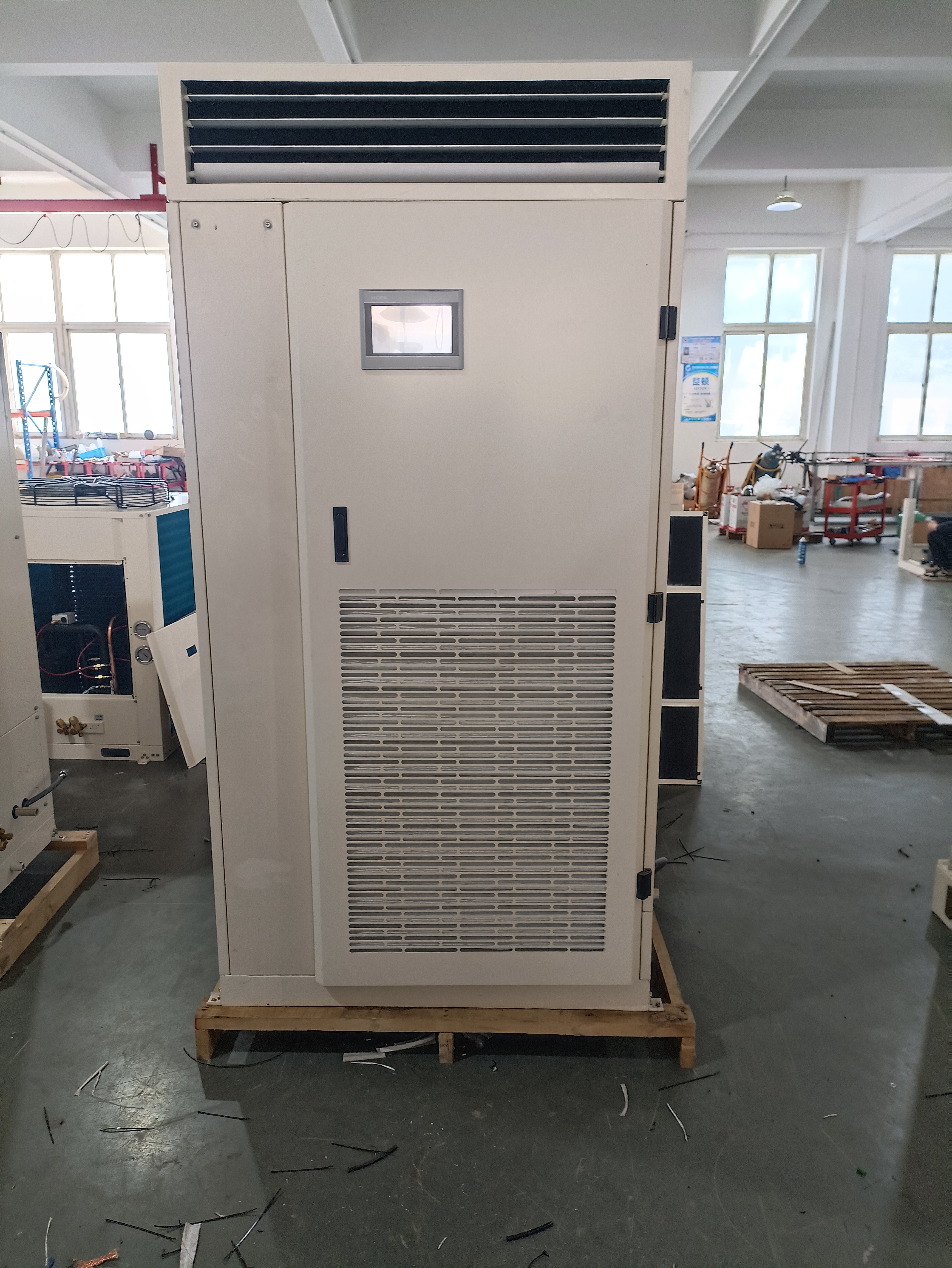 High-precision constant temperature and humidity air conditioner